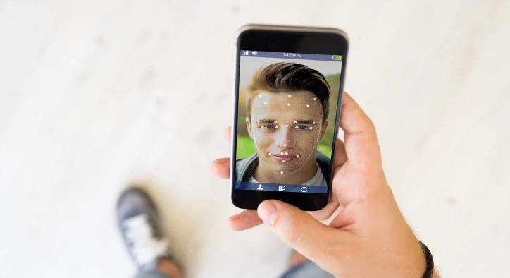 Apple Face ID Sensör Çipini Küçültmeyi Planlıyor
