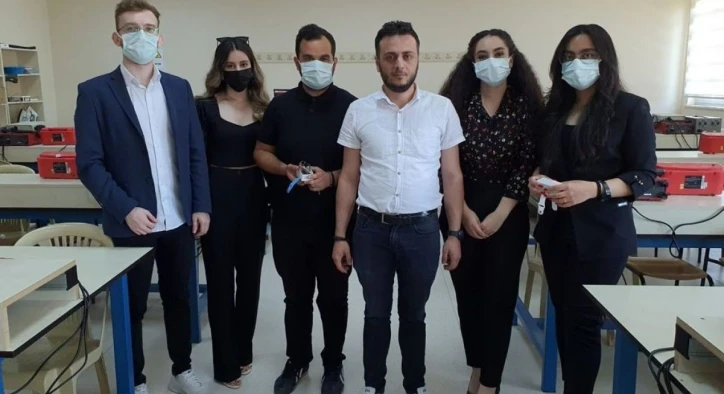 Erzincan Üniversitesi Öğrencileri Koronavirüs Bilekliği Üretti