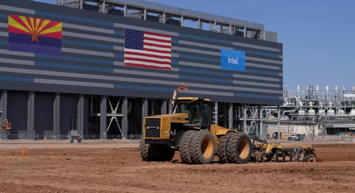 Intel, Arizona'da İki Gelişmiş Çip Fabrikasının Temelini Attı